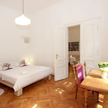 Apartment In The Top Center Of Old Town Pula Exterior photo
