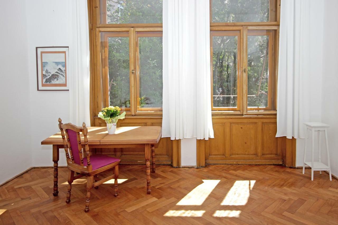 In The Center Of Old Town Apartment *