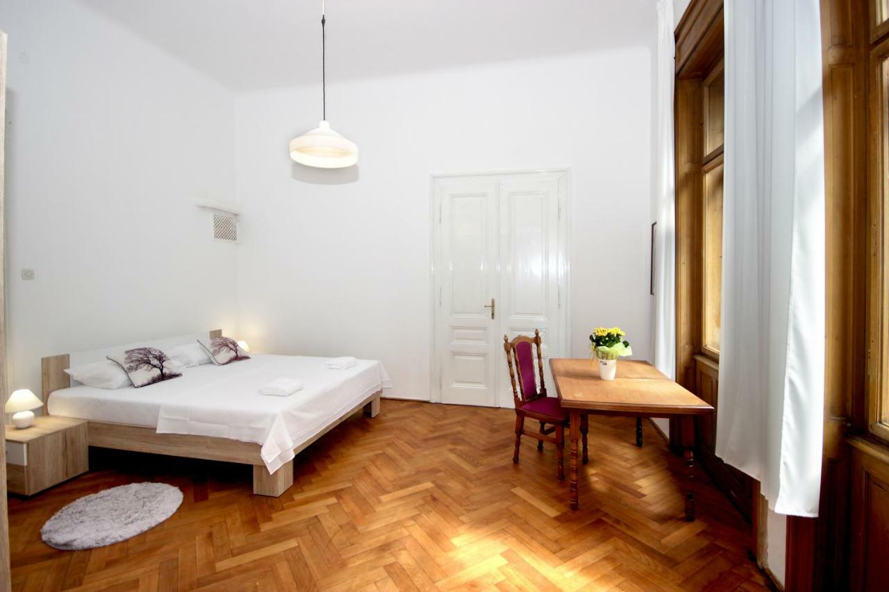 In The Center Of Old Town Apartment